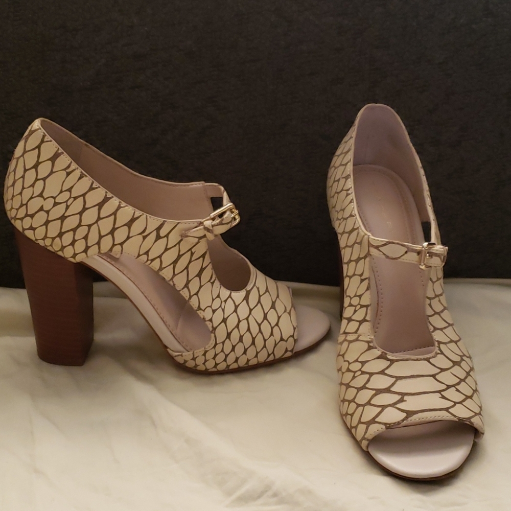 T Tahari leather shoes size 5.5
